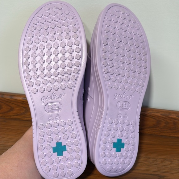 STAND + Gales frontline ultra comfort nurses shoes, lavender color, like new - Picture 6 of 8